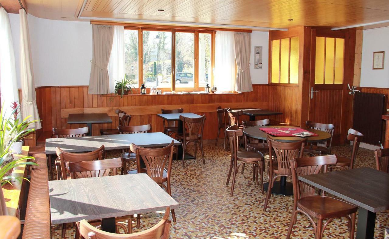 Hotel Restaurant La Croix Verte Vich Exterior photo